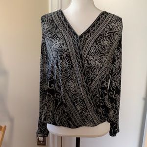 International Concepts long sleeved shirt - size M